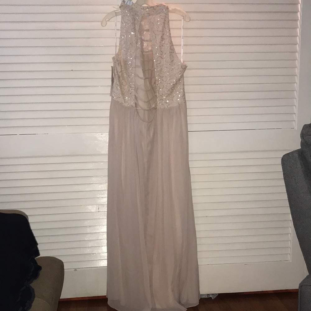 Formal gown - Picture 2 of 6